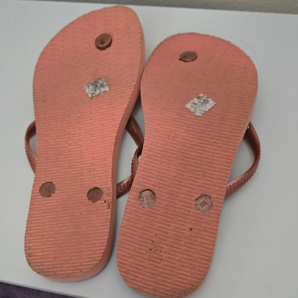 Havaianas Coral Flip Flops with Tropical Toucan Print and Rose Gold Straps - Picture 5 of 5